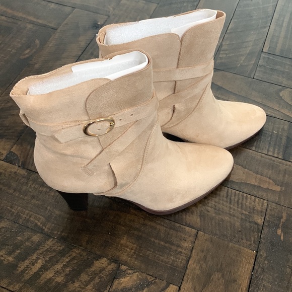 Womens sz 6 pointed toe ankle boots suede beige tan - Picture 3 of 7